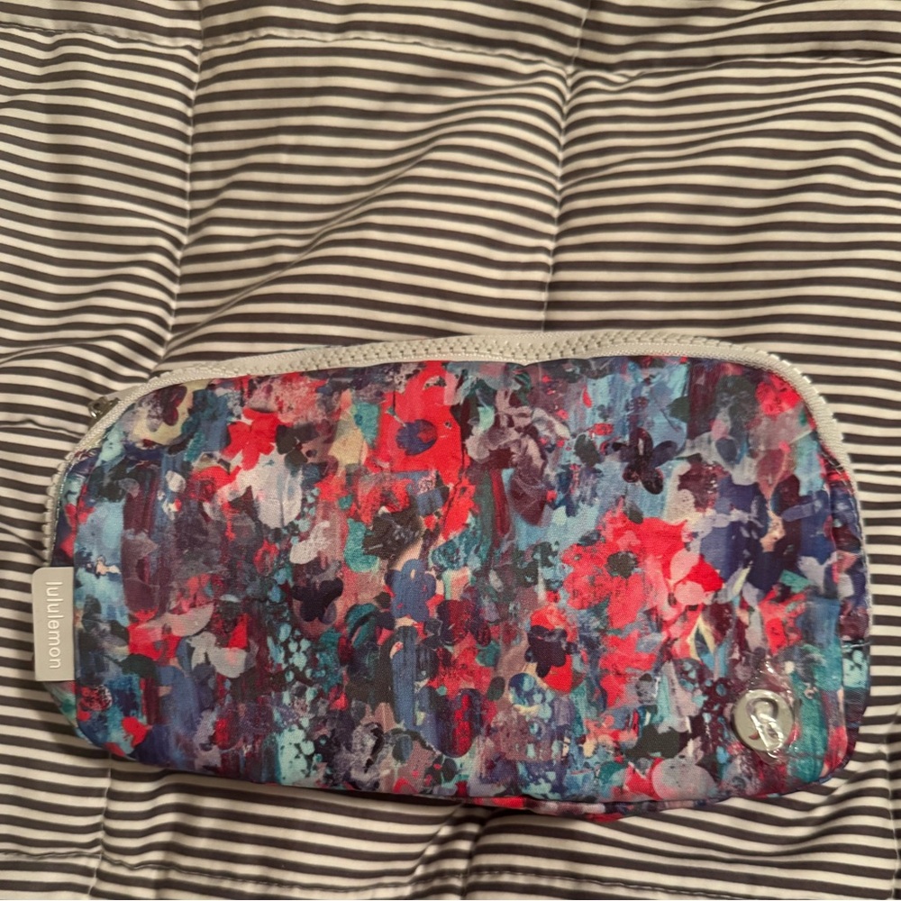 Lululemon Everywhere Belt Bag 1L Flower Glide Multi/Vapor NWT